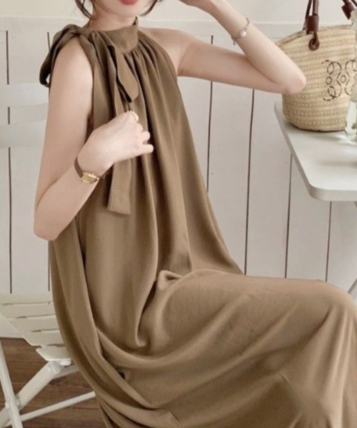 LUCPY(ラクピー)の「リボンショルダーノースリーブワンピース(ワンピース・レディース・ブラウン/ブラック・LARGE/MEDIUM/SMALL/X-LARGE)」の2枚目の写真