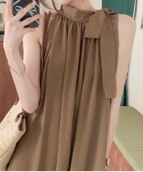 LUCPY(ラクピー)の「リボンショルダーノースリーブワンピース(ワンピース・レディース・ブラウン/ブラック・LARGE/MEDIUM/SMALL/X-LARGE)」の5枚目の写真