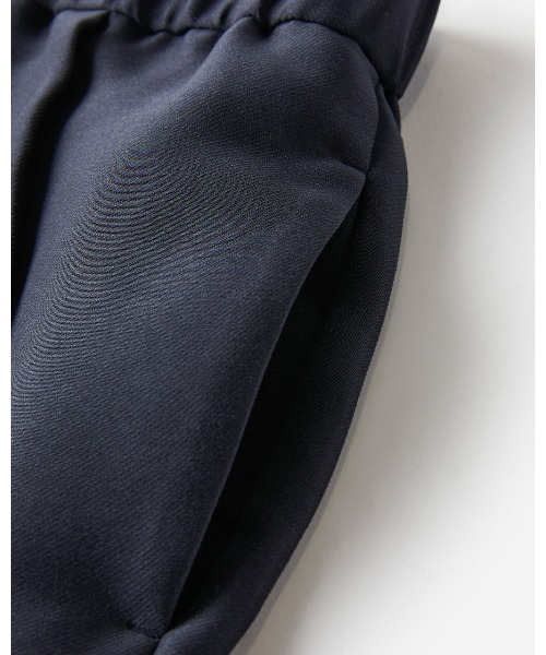 DoCLASSE( ドゥクラッセ)の「シルキーダブルクロス・テーパードパンツ(その他パンツ・レディース・ブラック/サンドベージュ/ネイビー・11/7/9/13)」の12枚目の写真