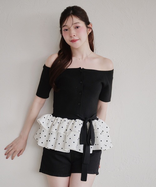 fupel(フぺル)の「multiway ribbon frill peplum off-shoulder short sleeve knit / マルチウェイリボンフリルペプラムオフショルダー半袖ニット(ニット/セーター・レディース・グレー/ブラック・FREE)」の4枚目の写真