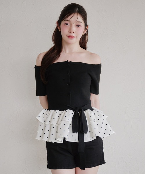 fupel(フぺル)の「multiway ribbon frill peplum off-shoulder short sleeve knit / マルチウェイリボンフリルペプラムオフショルダー半袖ニット(ニット/セーター・レディース・グレー/ブラック・FREE)」の3枚目の写真