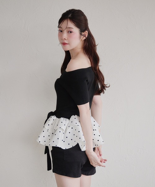 fupel(フぺル)の「multiway ribbon frill peplum off-shoulder short sleeve knit / マルチウェイリボンフリルペプラムオフショルダー半袖ニット(ニット/セーター・レディース・グレー/ブラック・FREE)」の7枚目の写真