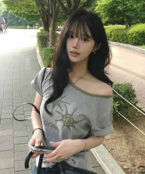 COIRIS(コイリス)の「◇COIRIS◇ブランド直輸入正規品/ソルナ ワンショルダーハーフT SOLUNA ONE SHOULDER HALF T(Tシャツ/カットソー・レディース・ブラック/ホワイト/ブラウン/グレー・FREE)」の4枚目の写真