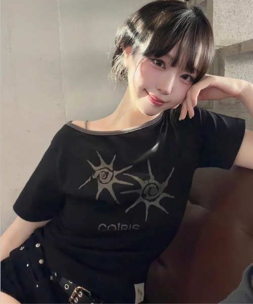 COIRIS(コイリス)の「◇COIRIS◇ブランド直輸入正規品/ソルナ ワンショルダーハーフT SOLUNA ONE SHOULDER HALF T(Tシャツ/カットソー・レディース・ブラック/ホワイト/ブラウン/グレー・FREE)」の3枚目の写真