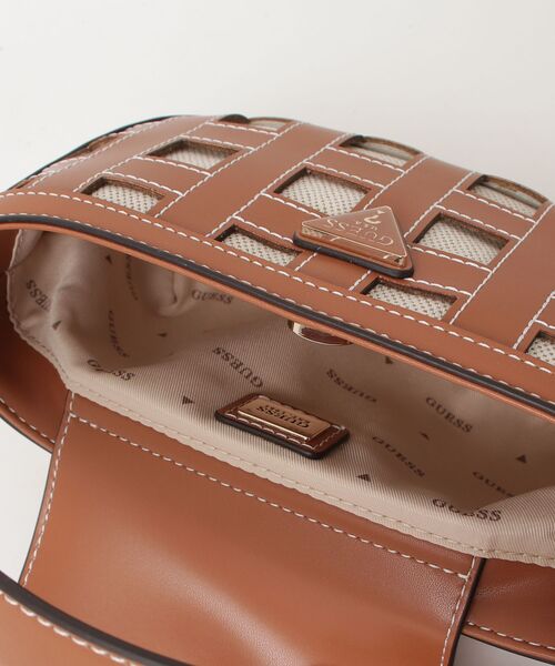 Guess(ゲス)の「FRANKIE Mini Hobo Bag ショルダーバッグ(ハンドバッグ・レディース・キャメル/ブラック・ONE SIZE)」の15枚目の写真