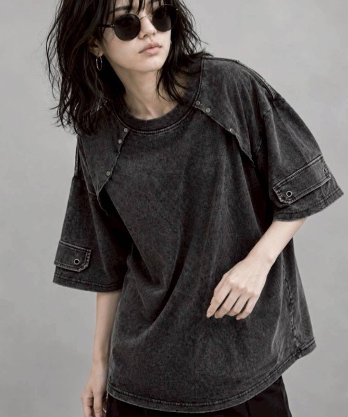 KAMINARI_TOKIO（カミナリトキオ）の「ヴィンテージライクミリタリーTシャツ（Tシャツ/カットソー・レディース・ブラック/グレー・FREE）」の2枚目の写真