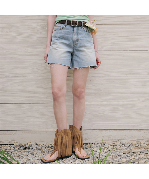 MORVE13(モルブ13)の「カットオフスタッズデニムショーツ(その他パンツ・レディース・スカイブルー・LARGE/MEDIUM/SMALL)」の1枚目の写真