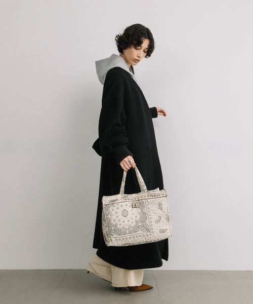 Beau're(ヴュレ)の「BEAURE ペイズリー柄A4サイズ 2WAYトート&ショルダーバッグ(ショルダーバッグ・レディース・ベージュ/ブラウン・FREE)」の5枚目の写真