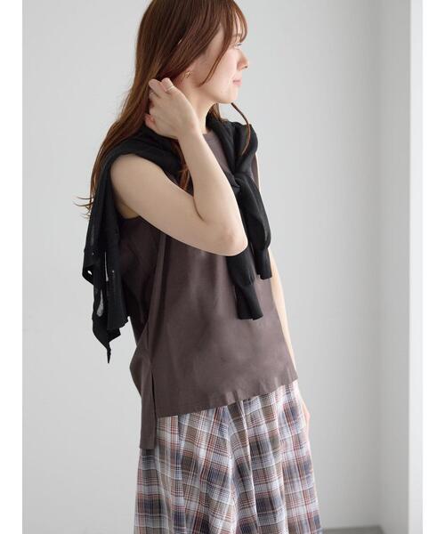 Te chichi(テチチ)の「【接触冷感/UVカット】ノースリチュニック(Tシャツ/カットソー・レディース・チャコールグレー/レッド/オフホワイト/カーキ・F)」の3枚目の写真