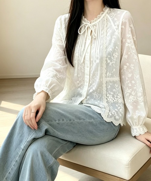 LUCPY(ラクピー)の「フラワー刺繍リボンレースシアーブラウス(シャツ/ブラウス・レディース・ホワイト/アイボリー・FREE)」の2枚目の写真