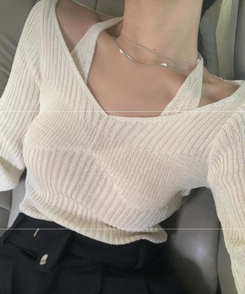 Ritzy（リッツィー）の「ホルターネック オフショルダーリブニットトップス（Tシャツ/カットソー・レディース・ホワイト/ブラック・FREE）」の6枚目の写真