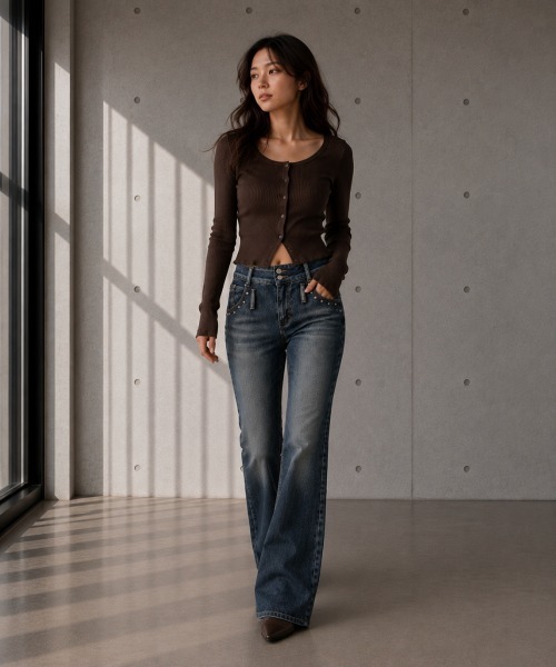 center i(センターアイ)の「ダブルボタン ウォッシュ加工 フレアデニムパンツ(デニムパンツ・レディース・ブルー・M/S)」の5枚目の写真