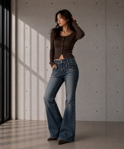 center i(センターアイ)の「ダブルボタン ウォッシュ加工 フレアデニムパンツ(デニムパンツ・レディース・ブルー・M/S)」の6枚目の写真