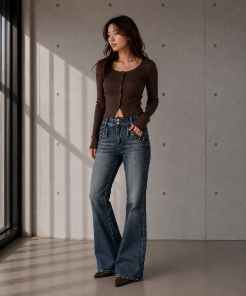 center i(センターアイ)の「ダブルボタン ウォッシュ加工 フレアデニムパンツ(デニムパンツ・レディース・ブルー・M/S)」の7枚目の写真