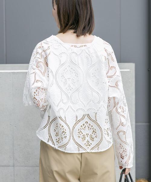 ITEMS URBANRESEARCH(アイテムズ アーバンリサーチ)の「カットワークレースブラウス(シャツ/ブラウス・レディース・ホワイト/ブラック/ブラウン・FREE)」の5枚目の写真