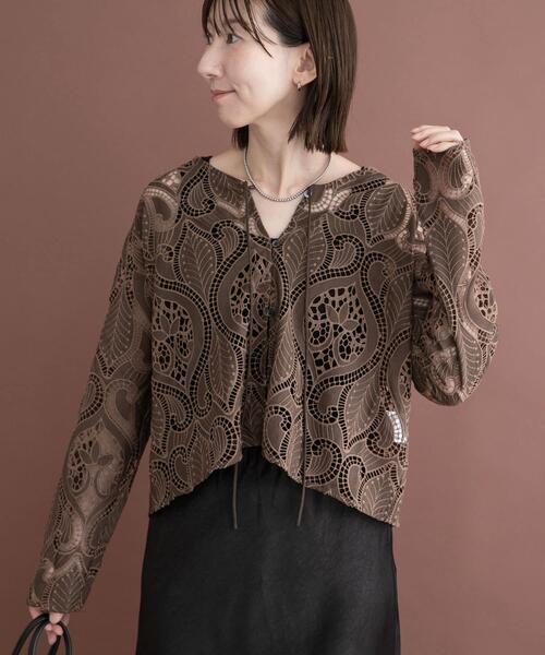ITEMS URBANRESEARCH(アイテムズ アーバンリサーチ)の「カットワークレースブラウス(シャツ/ブラウス・レディース・ホワイト/ブラック/ブラウン・FREE)」の21枚目の写真