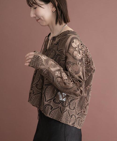 ITEMS URBANRESEARCH(アイテムズ アーバンリサーチ)の「カットワークレースブラウス(シャツ/ブラウス・レディース・ホワイト/ブラック/ブラウン・FREE)」の22枚目の写真