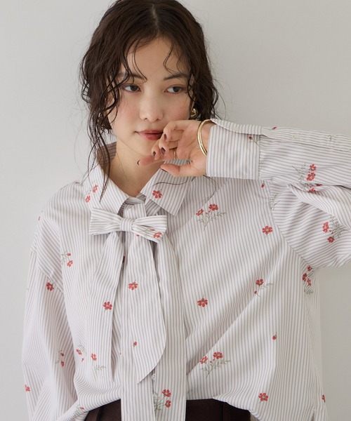 VIS(ビス)の「リボンセットボウタイシャツ(シャツ/ブラウス・レディース・ベージュ/サックスブルー・FREE)」の14枚目の写真