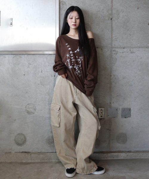 DEFYCLUBROBBERS(ディファイクラブロバース)の「Bleach ボートネック ワンショルダー ロングスリーブ ブラウン(Tシャツ/カットソー・レディース・その他・FREE)」の3枚目の写真