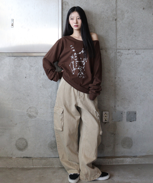 DEFYCLUBROBBERS(ディファイクラブロバース)の「Bleach ボートネック ワンショルダー ロングスリーブ ブラウン(Tシャツ/カットソー・レディース・その他・FREE)」の4枚目の写真