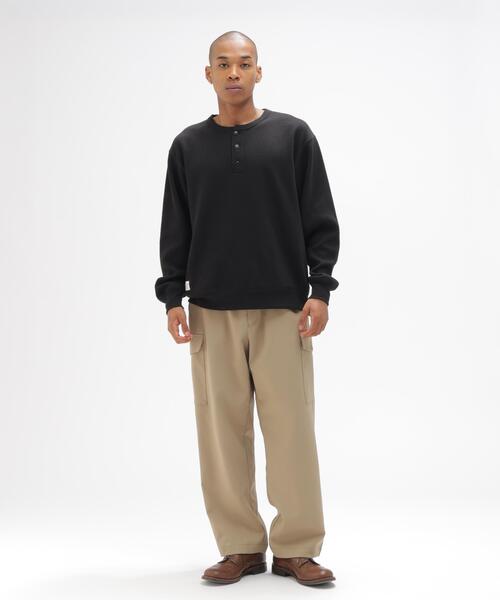 AVIREX(アヴィレックス)の「《直営店限定》HONEYCOMB HENRY L/S RIB T-SHIRT / ハニカム ヘンリー 長袖Tシャツ / AVIREX / アヴィレックス(Tシャツ/カットソー・メンズ・ブラック/キナリ・M/2XL/XL/L)」の4枚目の写真