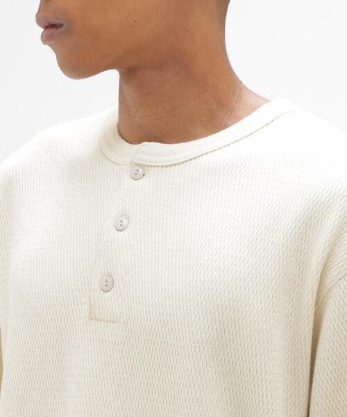 AVIREX(アヴィレックス)の「《直営店限定》HONEYCOMB HENRY L/S RIB T-SHIRT / ハニカム ヘンリー 長袖Tシャツ / AVIREX / アヴィレックス(Tシャツ/カットソー・メンズ・ブラック/キナリ・M/2XL/XL/L)」の16枚目の写真