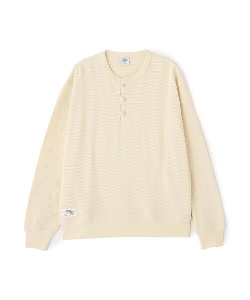 AVIREX(アヴィレックス)の「《直営店限定》HONEYCOMB HENRY L/S RIB T-SHIRT / ハニカム ヘンリー 長袖Tシャツ / AVIREX / アヴィレックス(Tシャツ/カットソー・メンズ・ブラック/キナリ・M/2XL/XL/L)」の2枚目の写真