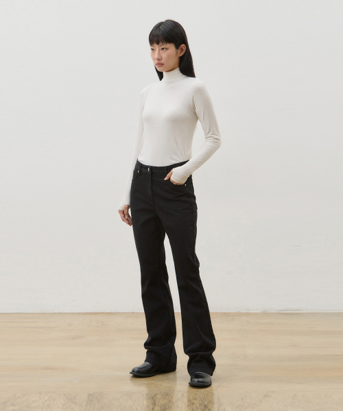 RYUL+WAI（リュルアンドワイ）の「デニム ロングフレアジーンズ ブラック F6（デニムパンツ・レディース・その他・SMALL/MEDIUM）」の2枚目の写真