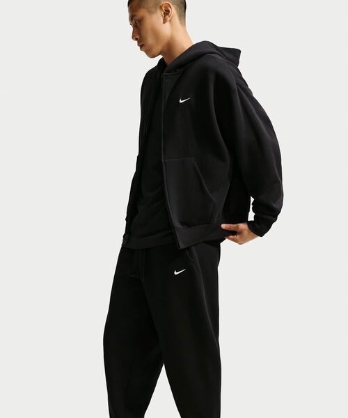 NIKE（ナイキ）の「ナイキ ソロ フリース メンズ カフド パンツ / Nike Solo Fleece Men's Cuffed Pants IX1931-001 Total Black（スウェットパンツ・メンズ・ブラック系その他2・M/L/XL/2XL/S）」の2枚目の写真