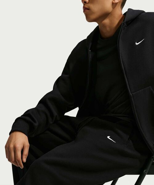 NIKE（ナイキ）の「ナイキ ソロ フリース メンズ カフド パンツ / Nike Solo Fleece Men's Cuffed Pants IX1931-001 Total Black（スウェットパンツ・メンズ・ブラック系その他2・M/L/XL/2XL/S）」の4枚目の写真