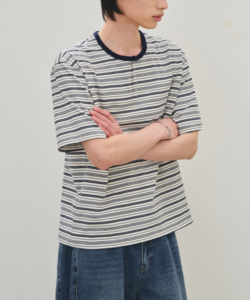 ROTEMBER（ローテンバー）の「マリンストライプヘンリーネックハーフTシャツ[ネイビー]（Tシャツ/カットソー・メンズ・その他・MEDIUM/LARGE/X-LARGE）」の3枚目の写真