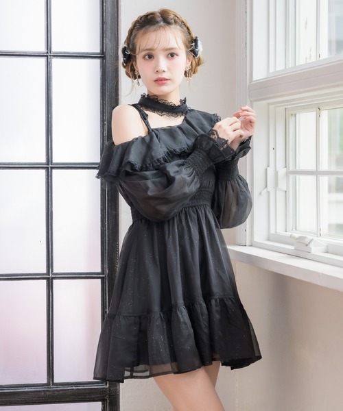 couture BY ROJITA(クチュールバイロジータ)の「ワンショル花柄ミニ丈ワンピース(ワンピース・レディース・アイボリー/ブルー/ブラック・FREE)」の4枚目の写真