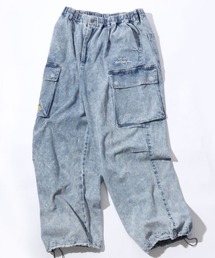 Mark Gonzales（マーク・ゴンザレス）の「MARK GONZALES ARTWORK COLLECTION/マークゴンザレス 別注 ヴィンテージライク ワンポイント刺繍 ワイドデニムカーゴパンツ（カーゴパンツ）」