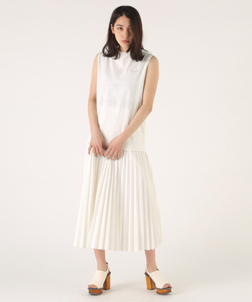 MOUSSY（マウジー）の「TR LONG PLEATS SK/F（スカート・レディース・オフホワイト/ライトブルー/ライトベージュ・1/2）」の2枚目の写真