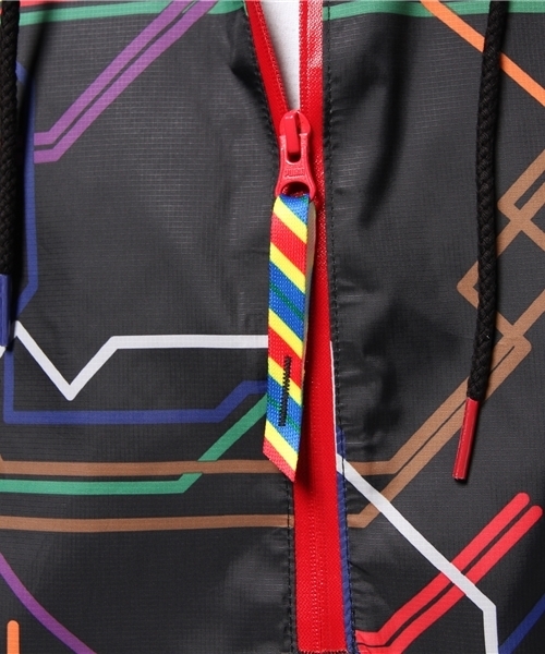 PUMA（プーマ）の「PUMA X DR T7 SAVANNAH（ナイロンジャケット・メンズ・ホワイト/ブラック・X-SMALL/SMALL/MEDIUM/LARGE）」の3枚目の写真