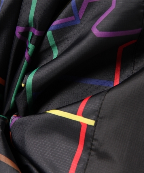 PUMA（プーマ）の「PUMA X DR T7 SAVANNAH（ナイロンジャケット・メンズ・ホワイト/ブラック・X-SMALL/SMALL/MEDIUM/LARGE）」の4枚目の写真