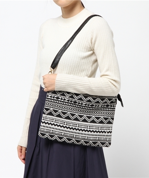 SpRay(スプレイ)の「JQ2WAYクラッチ/ジャガードクラッチ/2WAY(クラッチバッグ・レディース・ブルー/ホワイト×ブラック/ブラック/オレンジ/ベージュ/ネイビー・FREE)」の13枚目の写真