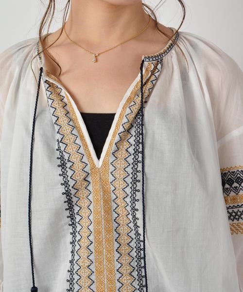 SHIPS(シップス)の「エンブロイダリーパフスリーブブラウス◇(シャツ/ブラウス・レディース・ライトブルー/オフホワイト/グリーン・ONE SIZE)」の6枚目の写真