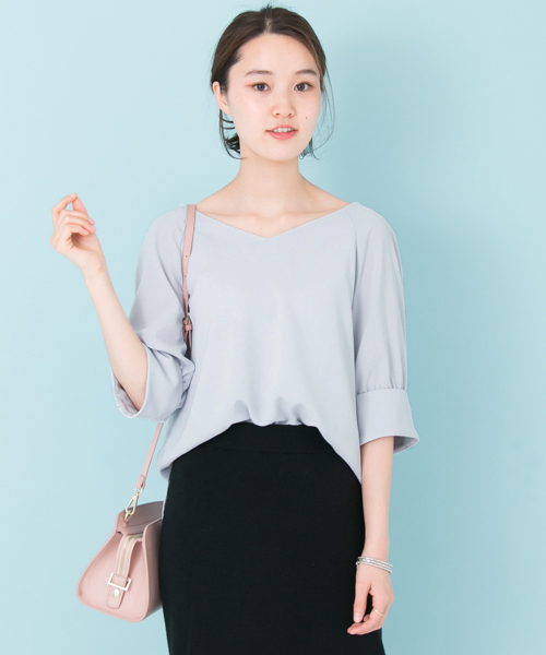 URBAN RESEARCH（アーバンリサーチ）の「 UR オフショル袖折り返しカフスブラウス（シャツ/ブラウス・レディース・オフホワイト/ライトブルー/ライトピンク/ベージュ・FREE）」の4枚目の写真