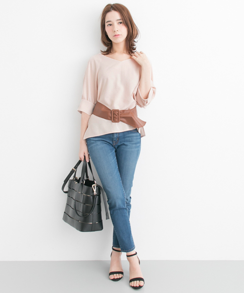 URBAN RESEARCH（アーバンリサーチ）の「 UR オフショル袖折り返しカフスブラウス（シャツ/ブラウス・レディース・オフホワイト/ライトブルー/ライトピンク/ベージュ・FREE）」の13枚目の写真