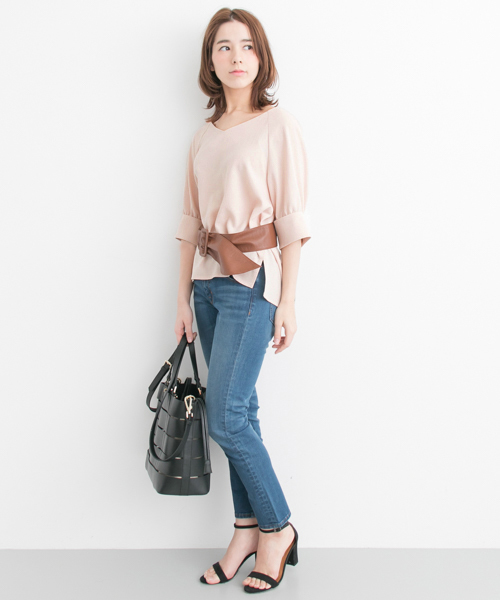 URBAN RESEARCH（アーバンリサーチ）の「 UR オフショル袖折り返しカフスブラウス（シャツ/ブラウス・レディース・オフホワイト/ライトブルー/ライトピンク/ベージュ・FREE）」の14枚目の写真