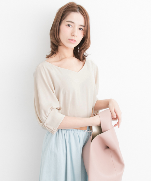 URBAN RESEARCH（アーバンリサーチ）の「 UR オフショル袖折り返しカフスブラウス（シャツ/ブラウス・レディース・オフホワイト/ライトブルー/ライトピンク/ベージュ・FREE）」の17枚目の写真