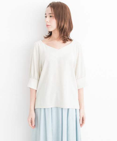 URBAN RESEARCH（アーバンリサーチ）の「 UR オフショル袖折り返しカフスブラウス（シャツ/ブラウス・レディース・オフホワイト/ライトブルー/ライトピンク/ベージュ・FREE）」の7枚目の写真