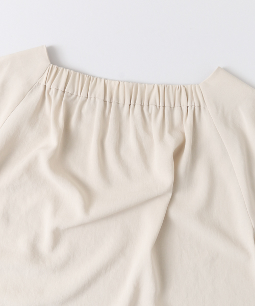 URBAN RESEARCH（アーバンリサーチ）の「 UR オフショル袖折り返しカフスブラウス（シャツ/ブラウス・レディース・オフホワイト/ライトブルー/ライトピンク/ベージュ・FREE）」の22枚目の写真