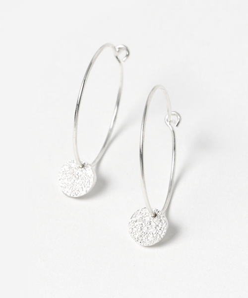TONE SELECT GOODS(トーンセレクトグッズ)の「hosta/アワフープピアス(ピアス(両耳用))」|シルバー