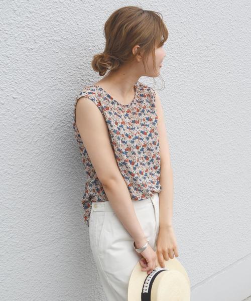 Khaju（カージュ）の「Khaju:フラワープリントバックオープントップス◇（シャツ/ブラウス・レディース・グリーン/オフホワイト・ONE SIZE）」の9枚目の写真