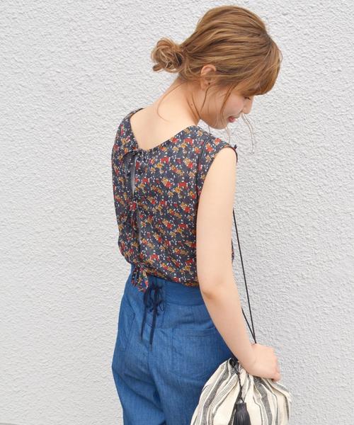 Khaju（カージュ）の「Khaju:フラワープリントバックオープントップス◇（シャツ/ブラウス・レディース・グリーン/オフホワイト・ONE SIZE）」の10枚目の写真