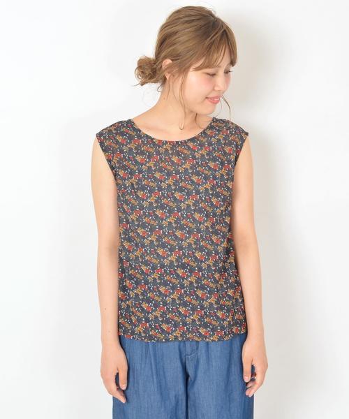 Khaju（カージュ）の「Khaju:フラワープリントバックオープントップス◇（シャツ/ブラウス・レディース・グリーン/オフホワイト・ONE SIZE）」の3枚目の写真