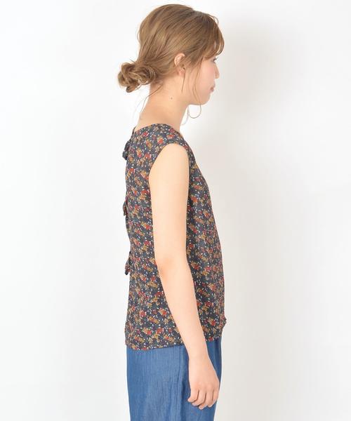 Khaju（カージュ）の「Khaju:フラワープリントバックオープントップス◇（シャツ/ブラウス・レディース・グリーン/オフホワイト・ONE SIZE）」の4枚目の写真