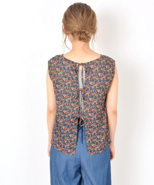 Khaju（カージュ）の「Khaju:フラワープリントバックオープントップス◇（シャツ/ブラウス・レディース・グリーン/オフホワイト・ONE SIZE）」の5枚目の写真